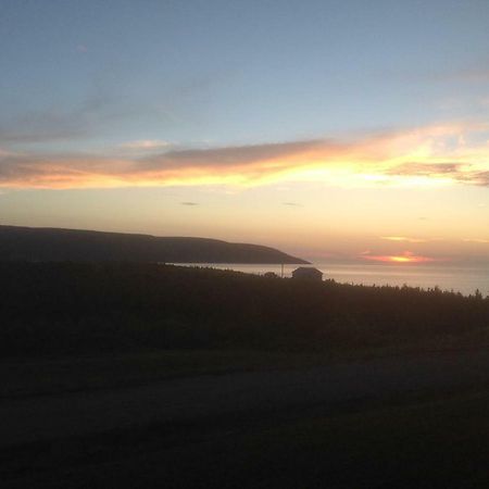 Burton'S Sunset Oasis Motel Bay Saint Lawrence Bagian luar foto