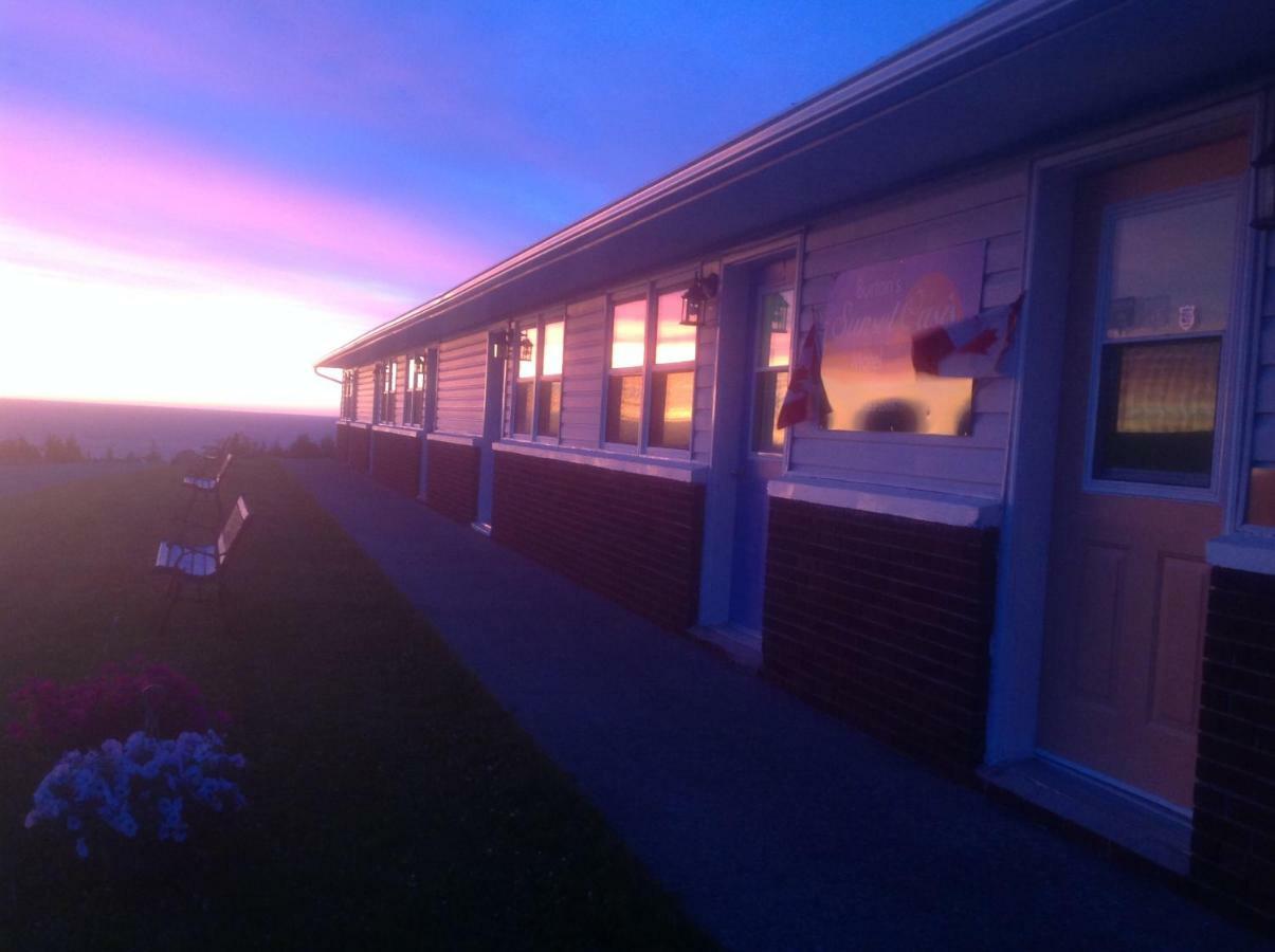 Burton'S Sunset Oasis Motel Bay Saint Lawrence Bagian luar foto