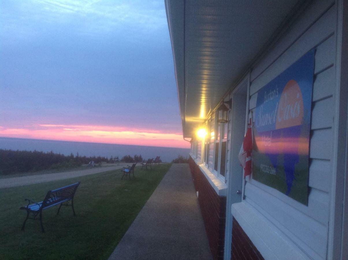 Burton'S Sunset Oasis Motel Bay Saint Lawrence Bagian luar foto