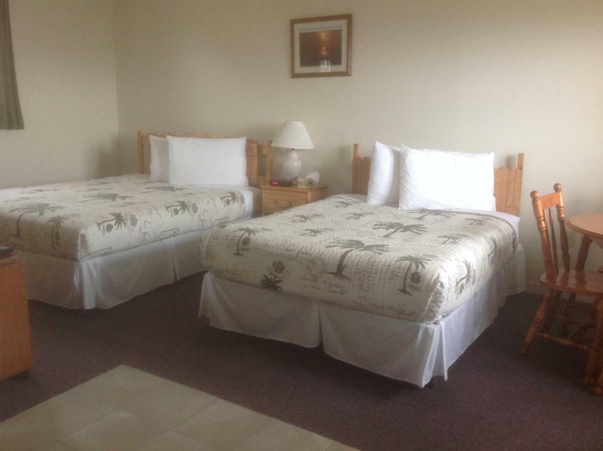 Burton'S Sunset Oasis Motel Bay Saint Lawrence Ruang foto